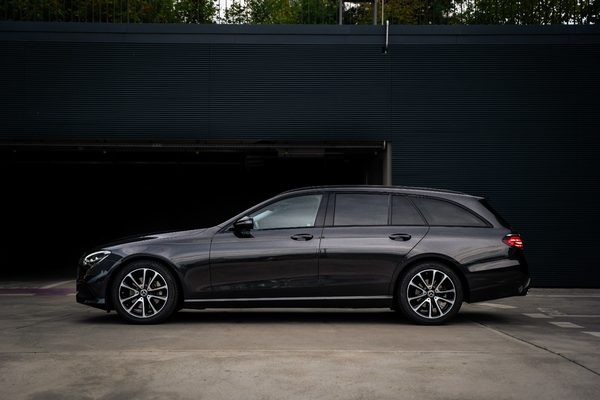 Mercedes E-Class - bočný pohľad