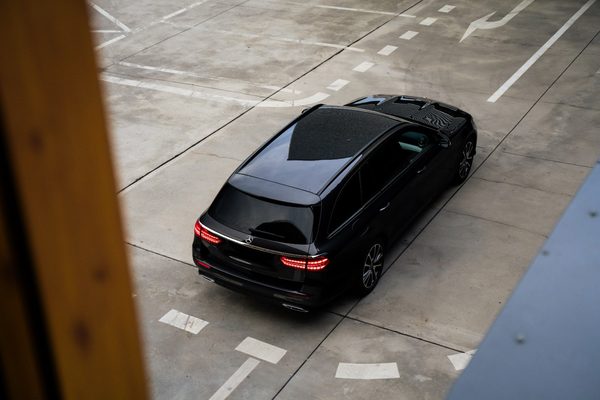 Mercedes E-Class z vtáčej perspektívy